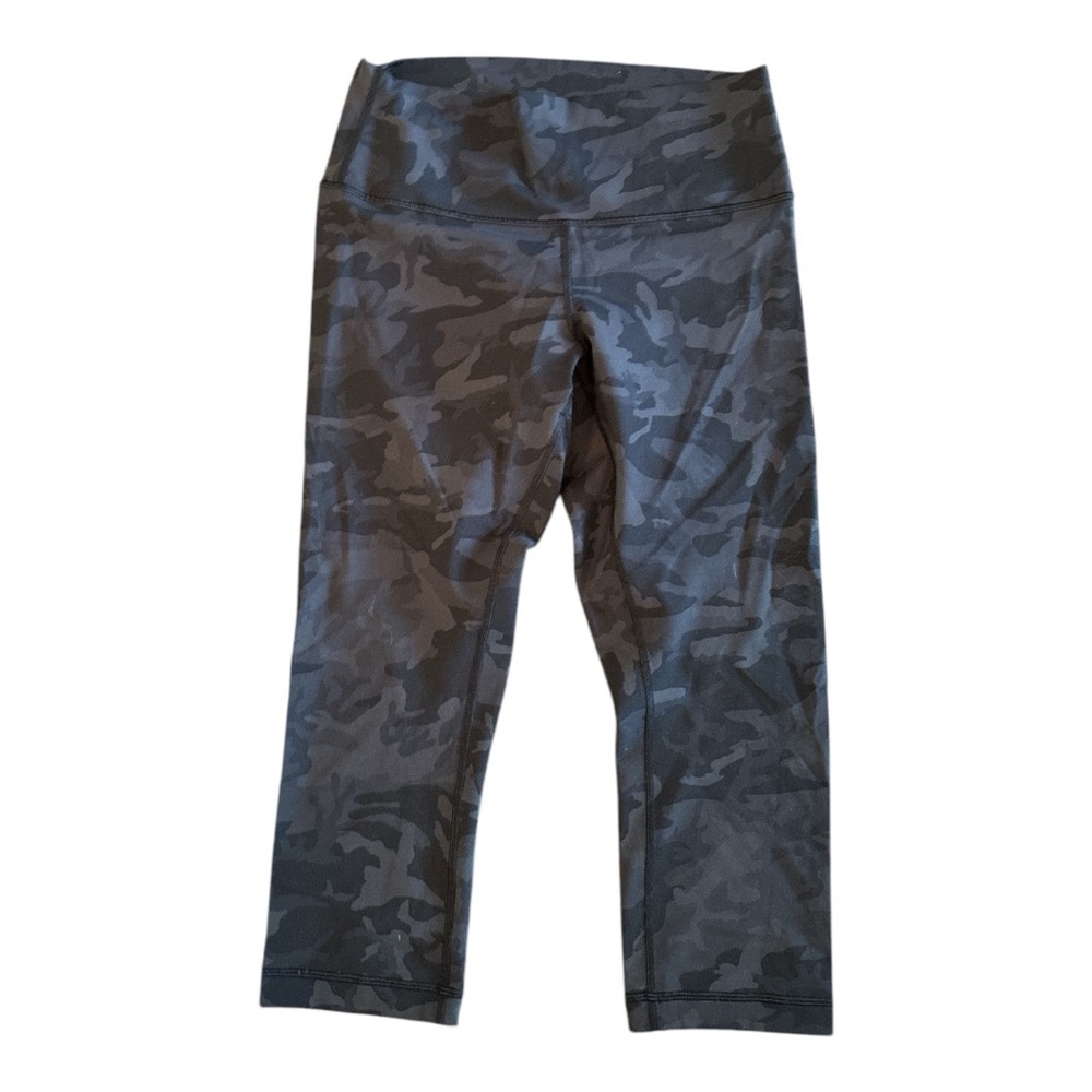 Lululemon Athletica Gray and Black Camo Capri Pants